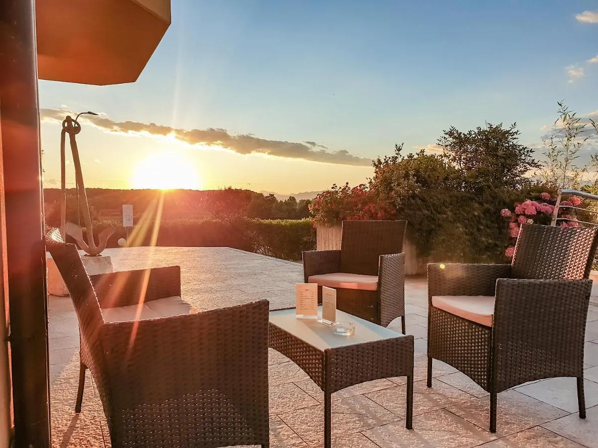 Hotel Nuova Barcaccia Peschiera del Garda 3*,