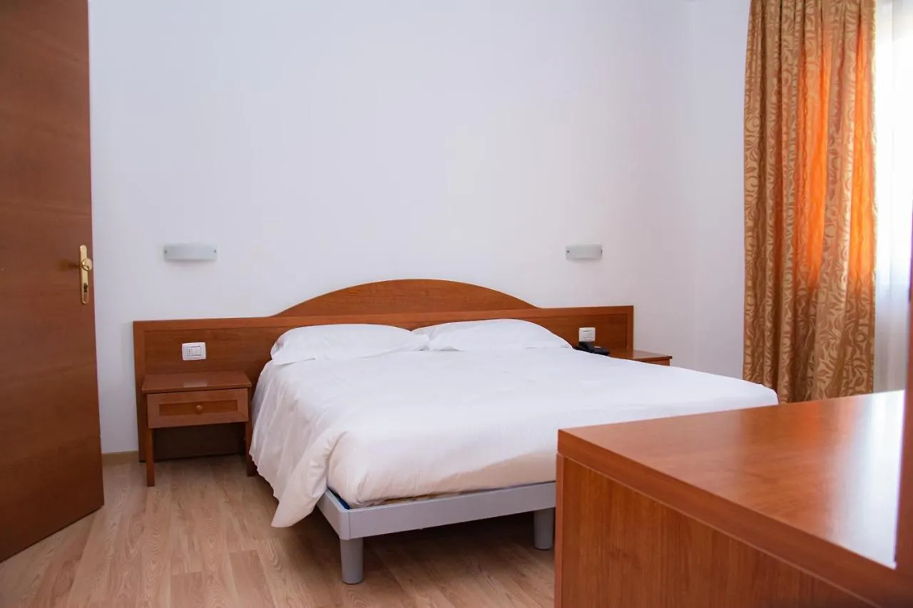 ***  Hotel Nuova Barcaccia Peschiera del Garda Italy