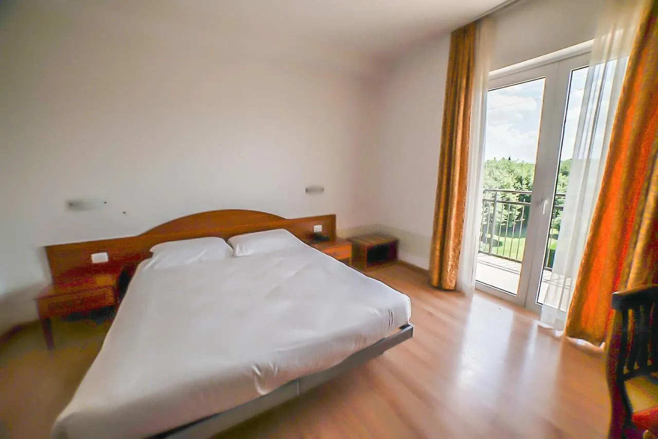 Hotel Nuova Barcaccia Peschiera del Garda Italy