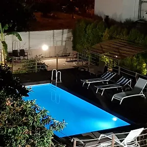 Il Giardino Di Flora Con Piscina Maison d'hôtes Lecce