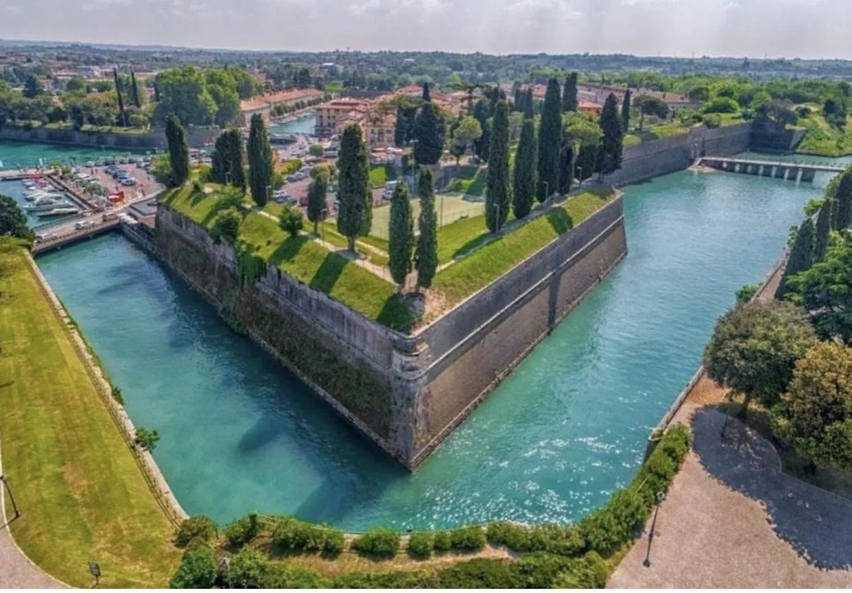 ***  Hotel Nuova Barcaccia Peschiera del Garda Italy